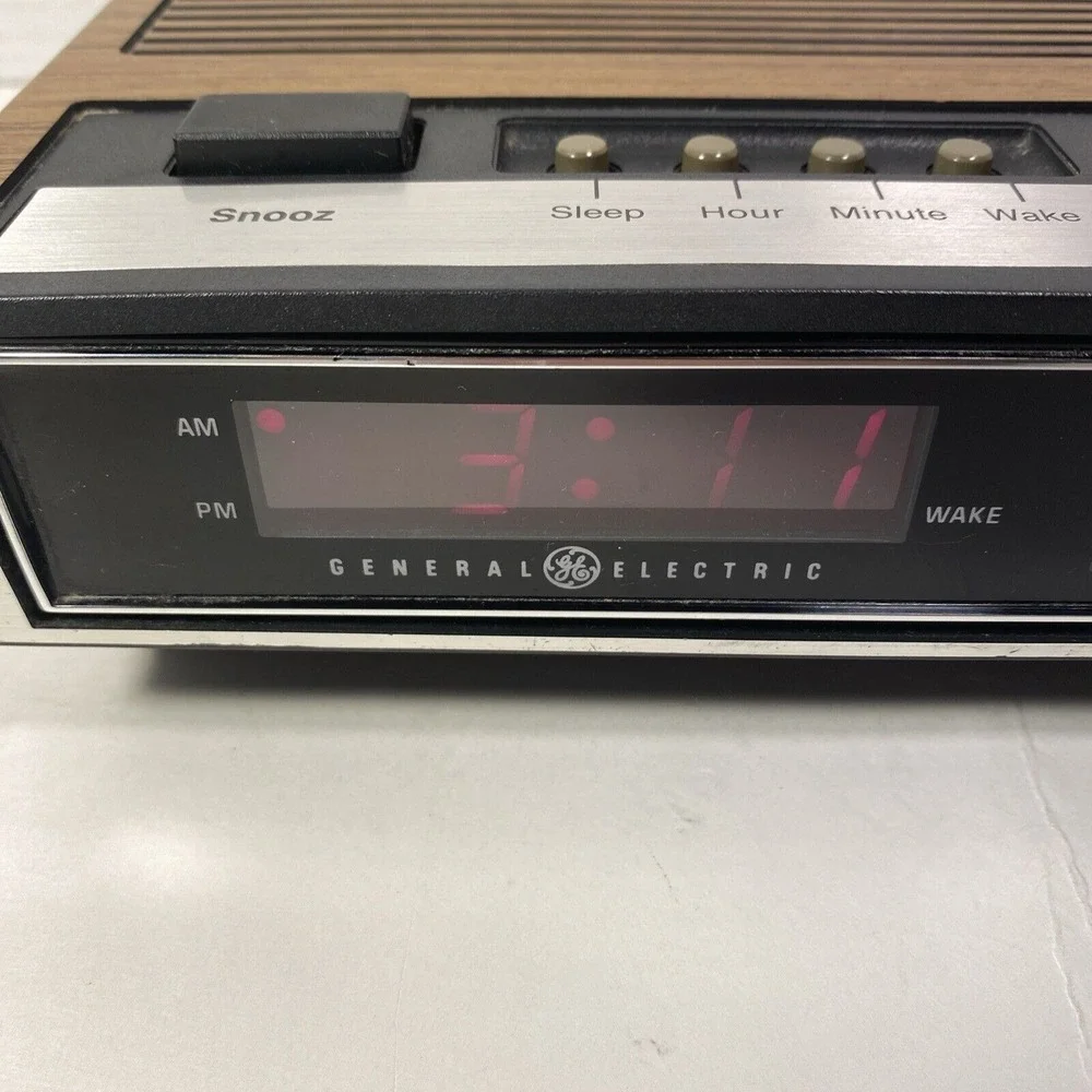 GE 7-4633D Alarm Clock AM FM‎ Radio Battery Backup Wood Grain Works With Crackle